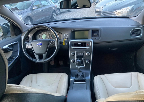 Volvo V60 cena 26900 przebieg: 250000, rok produkcji 2011 z Puławy małe 67